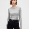 Modern, compact geribd cropped T-shirt