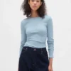 Modern, compact geribd cropped T-shirt