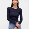 Modern, compact geribd cropped T-shirt