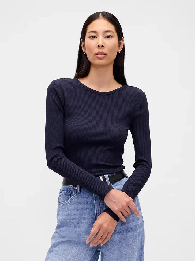 Modern, compact geribd cropped T-shirt
