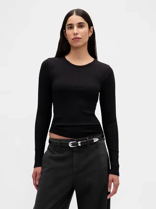 Modern, compact geribd cropped T-shirt