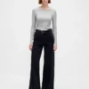 Modern, compact geribd cropped T-shirt