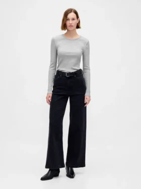 Modern, compact geribd cropped T-shirt