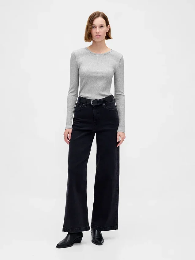 Modern, compact geribd cropped T-shirt