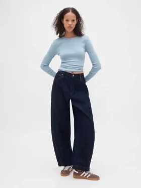 Modern, compact geribd cropped T-shirt
