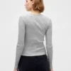 Modern, compact geribd cropped T-shirt