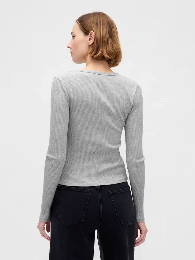 Modern, compact geribd cropped T-shirt