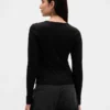 Modern, compact geribd cropped T-shirt