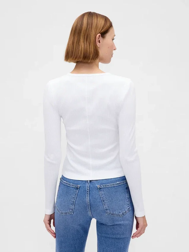 Modern, compact geribd cropped T-shirt