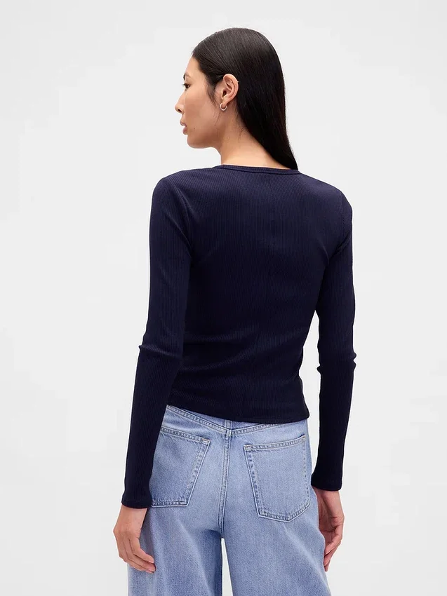 Modern, compact geribd cropped T-shirt