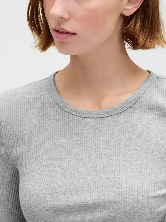Modern, compact geribd cropped T-shirt