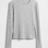 Modern, compact geribd cropped T-shirt