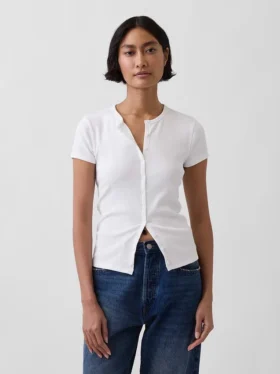 Modern geribbeld T-shirt met knoopsluiting en ronde hals