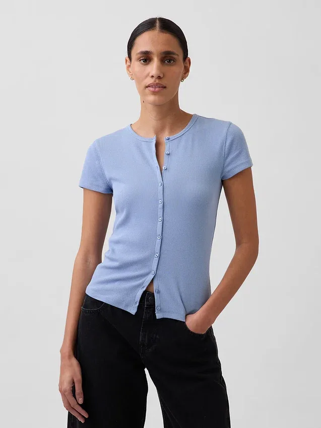 Modern geribbeld T-shirt met knoopsluiting en ronde hals