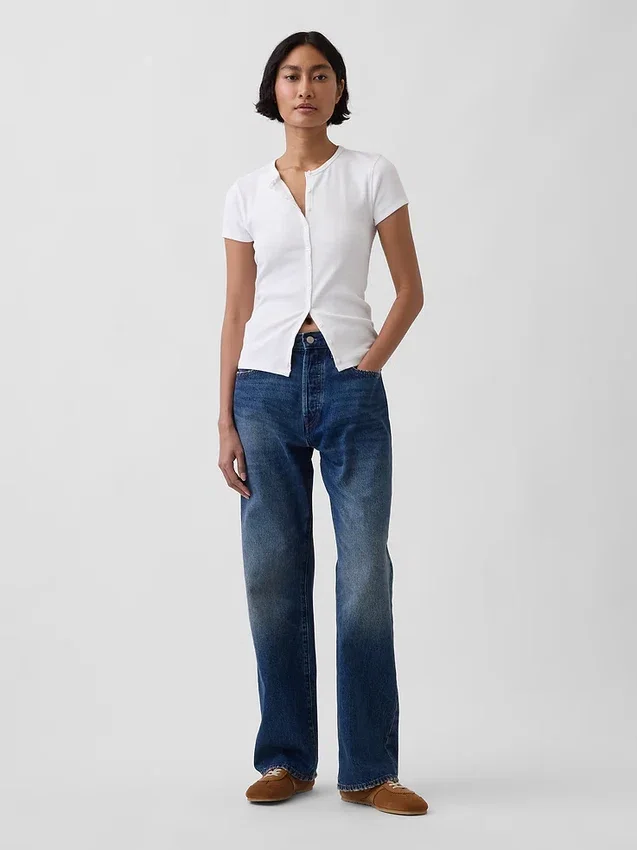 Modern geribbeld T-shirt met knoopsluiting en ronde hals