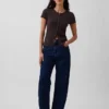 Modern geribbeld T-shirt met knoopsluiting en ronde hals