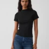 Modern geribd T-shirt met hoge hals en cropped pasvorm