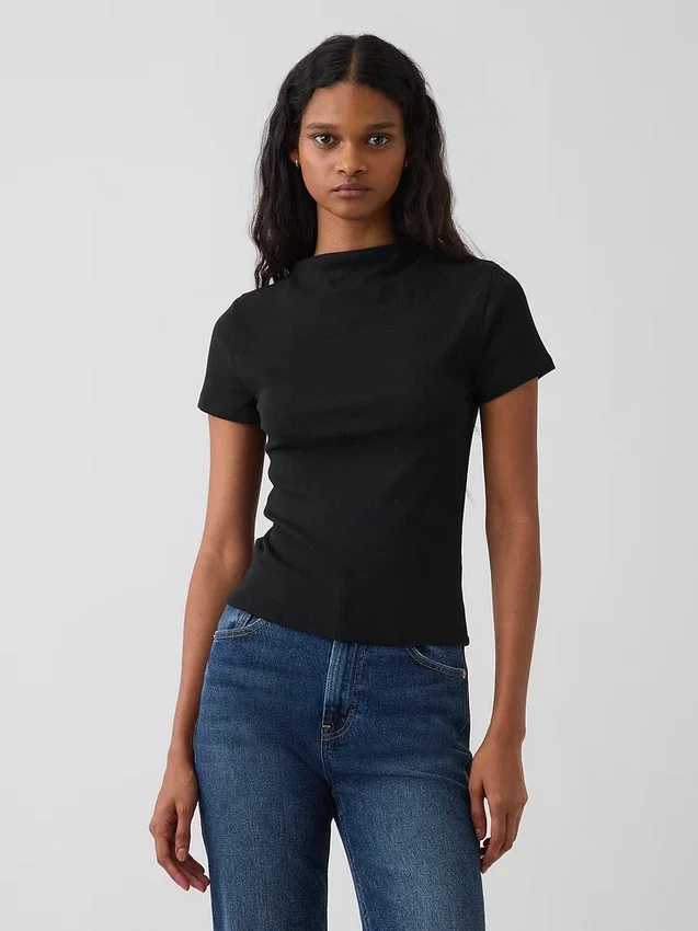 Modern geribd T-shirt met hoge hals en cropped pasvorm