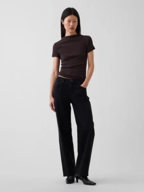 Modern geribd T-shirt met hoge hals en cropped pasvorm
