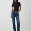 Modern geribd T-shirt met hoge hals en cropped pasvorm