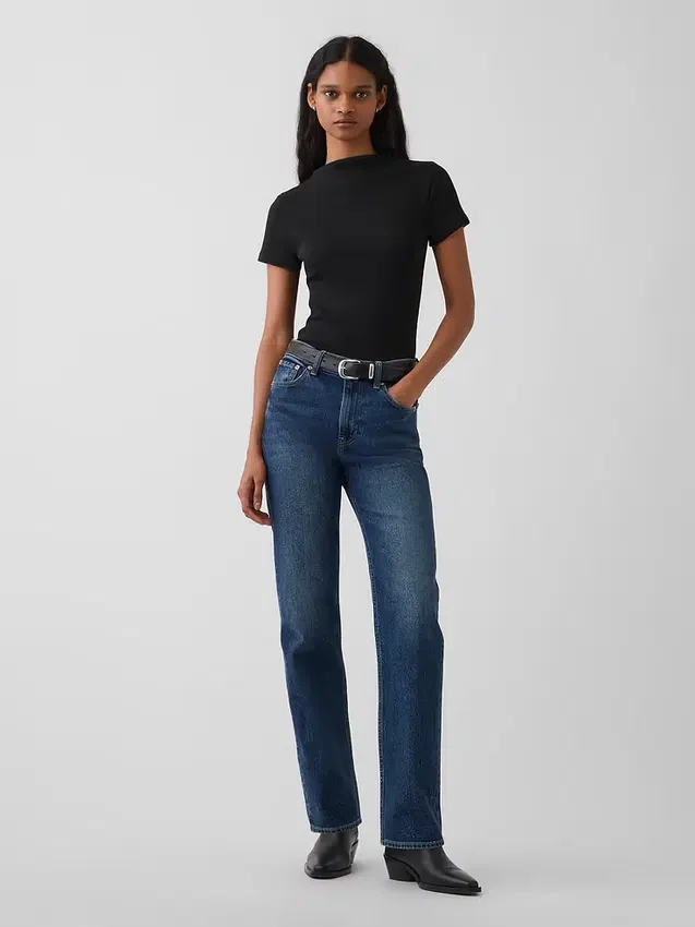Modern geribd T-shirt met hoge hals en cropped pasvorm