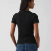 Modern geribd T-shirt met hoge hals en cropped pasvorm