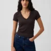Modern T-shirt met V-hals