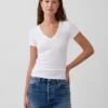 Modern T-shirt met V-hals
