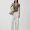 Modern T-shirt met V-hals