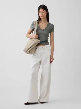 Modern T-shirt met V-hals