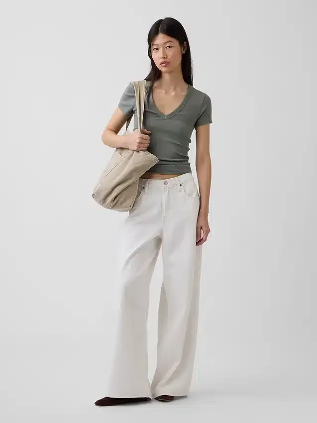 Modern T-shirt met V-hals