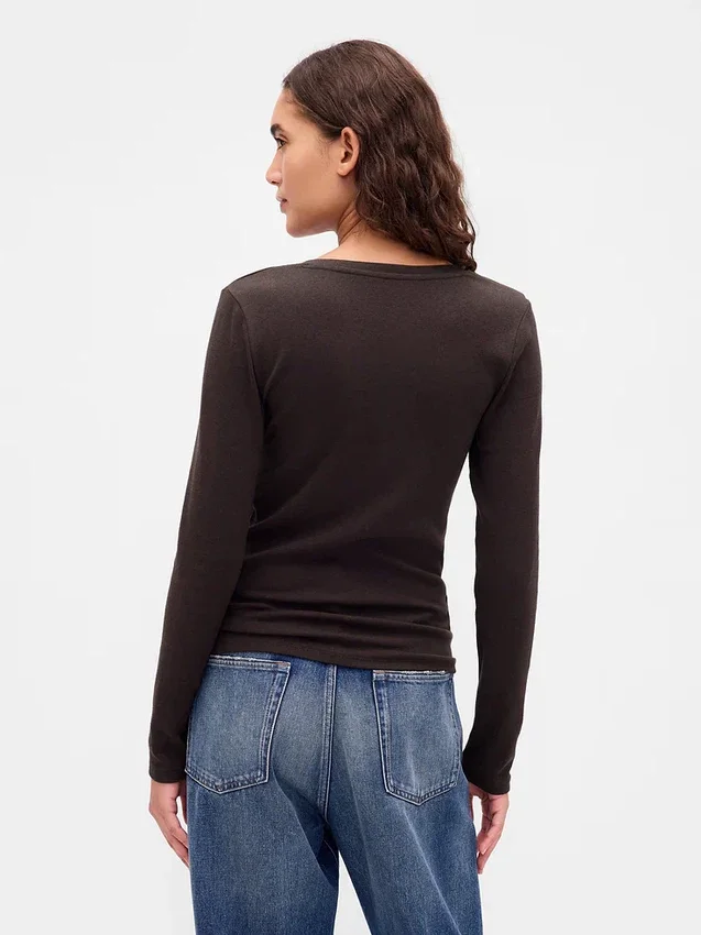 Modern T-shirt met V-hals