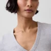 Modern T-shirt met V-hals