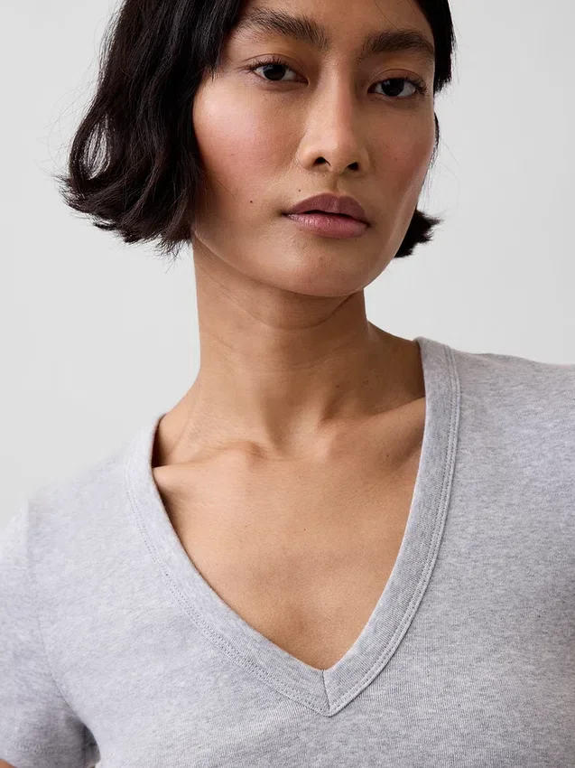Modern T-shirt met V-hals