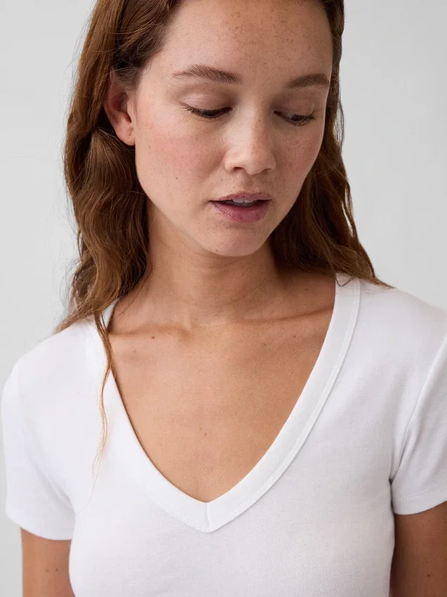Modern T-shirt met V-hals