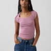 Modern T-shirt met vierkante hals en cropped pasvorm