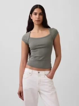 Modern T-shirt met vierkante hals en cropped pasvorm