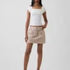Modern T-shirt met vierkante hals en cropped pasvorm