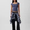 Modern T-shirt met vierkante hals en cropped pasvorm