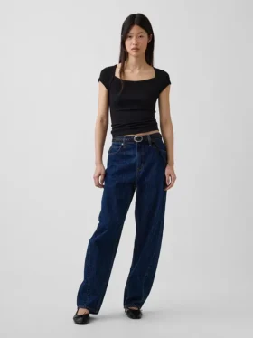 Modern T-shirt met vierkante hals en cropped pasvorm