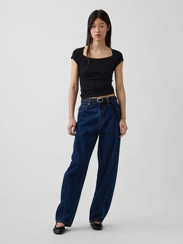 Modern T-shirt met vierkante hals en cropped pasvorm