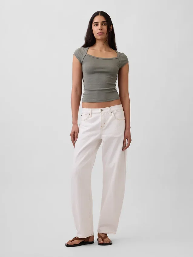 Modern T-shirt met vierkante hals en cropped pasvorm