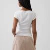 Modern T-shirt met vierkante hals en cropped pasvorm