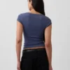 Modern T-shirt met vierkante hals en cropped pasvorm