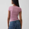 Modern T-shirt met vierkante hals en cropped pasvorm