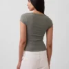 Modern T-shirt met vierkante hals en cropped pasvorm