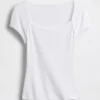 Modern T-shirt met vierkante hals en cropped pasvorm