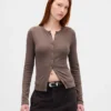 Modern vest met ronde hals