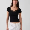 Moderne crop-top met kanten rand