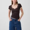 Moderne crop-top met kanten rand